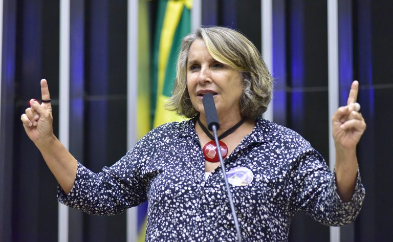 Projeto inclui psicólogos e agentes de serviço social no quadro funcional da educação básica