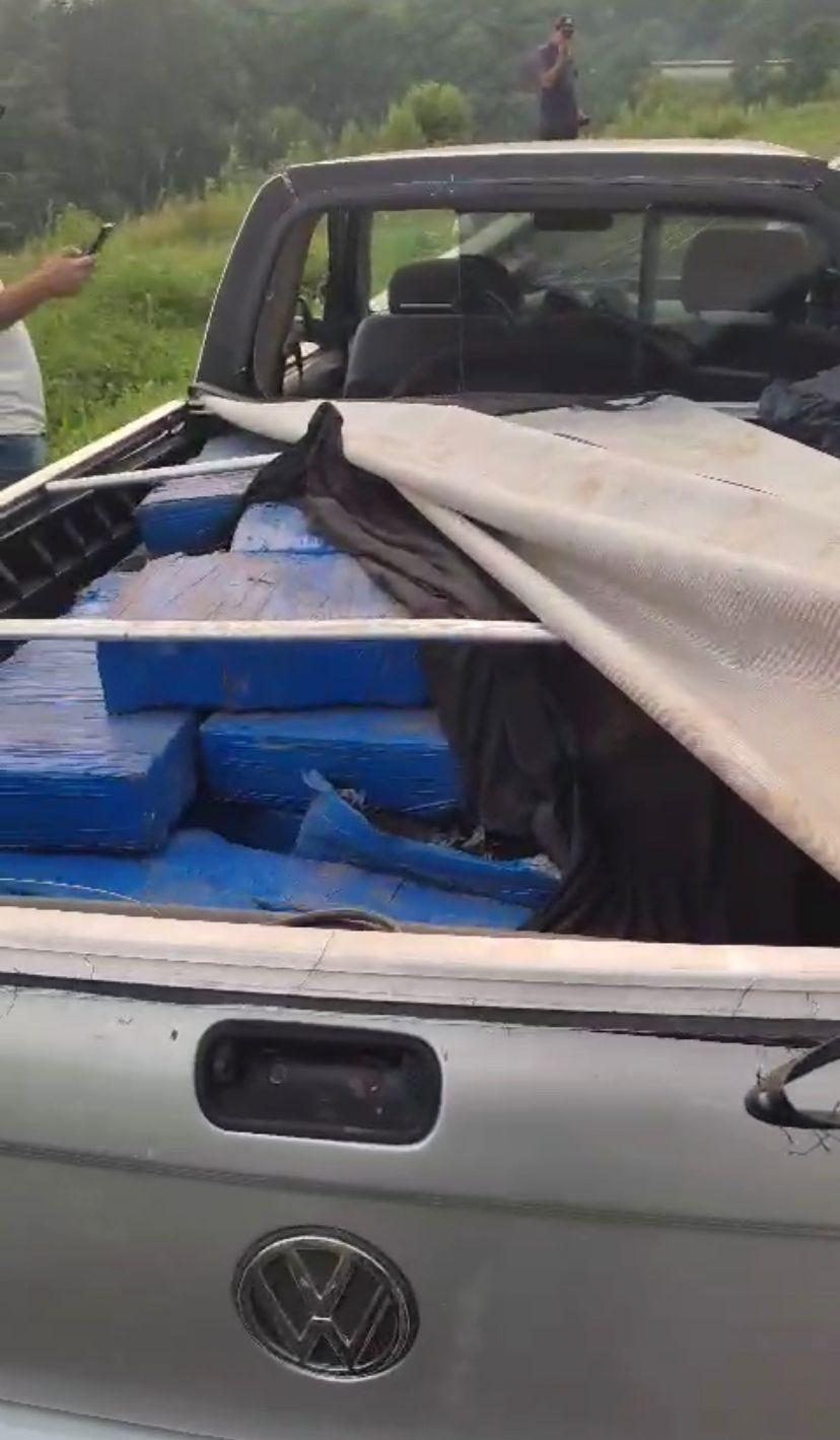 #Urgente, acidente entre Inácio Martins e Irati envolve um veiculo saveiro carregado de maconha, informações que o veiculo ou o motorista seria da cidade de Mallet