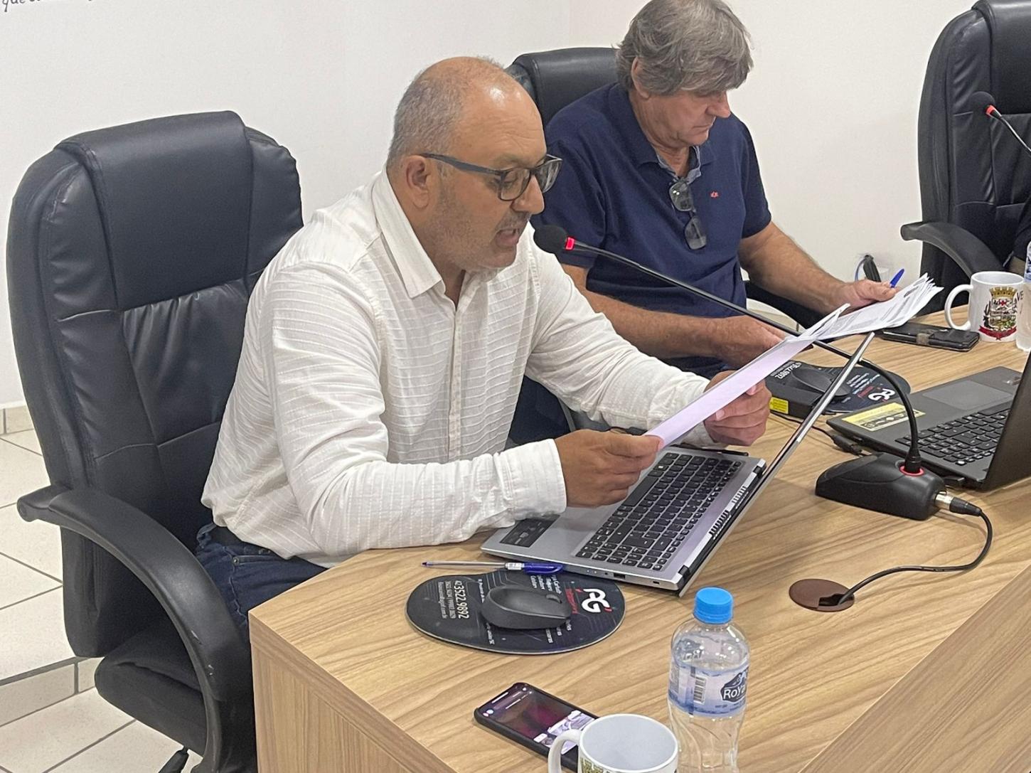 Vereador Marques faz requerimento para Sanepar questionando se a empresa possui projetos para melhorar o sistema de captação de água para a população do quadro urbano da cidade.