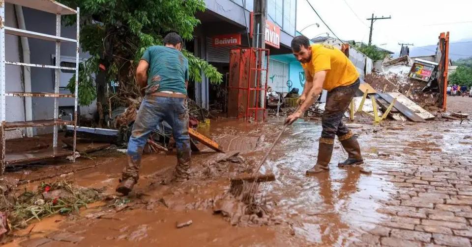 Sobe para 100 o número de mortos em tragédia no RS