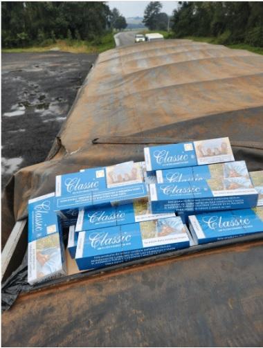 Grande Operação em Paulo Frontin: Polícia Apreende Enorme Carga de Cigarros Contrabandeados na BR-476