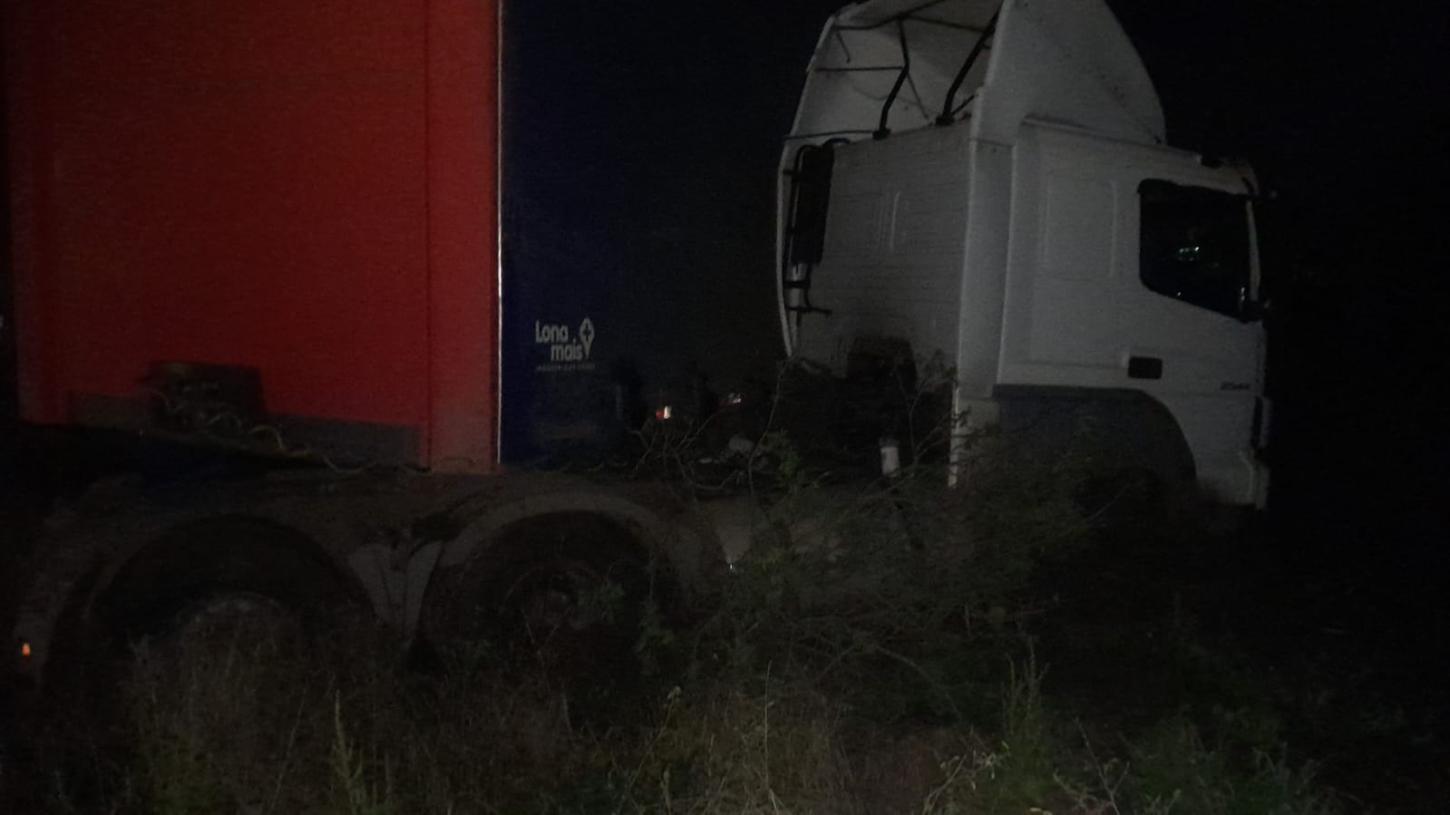 Carreta Sai da Pista na Avenida dos ferroviários em Mais um Acidente na Via