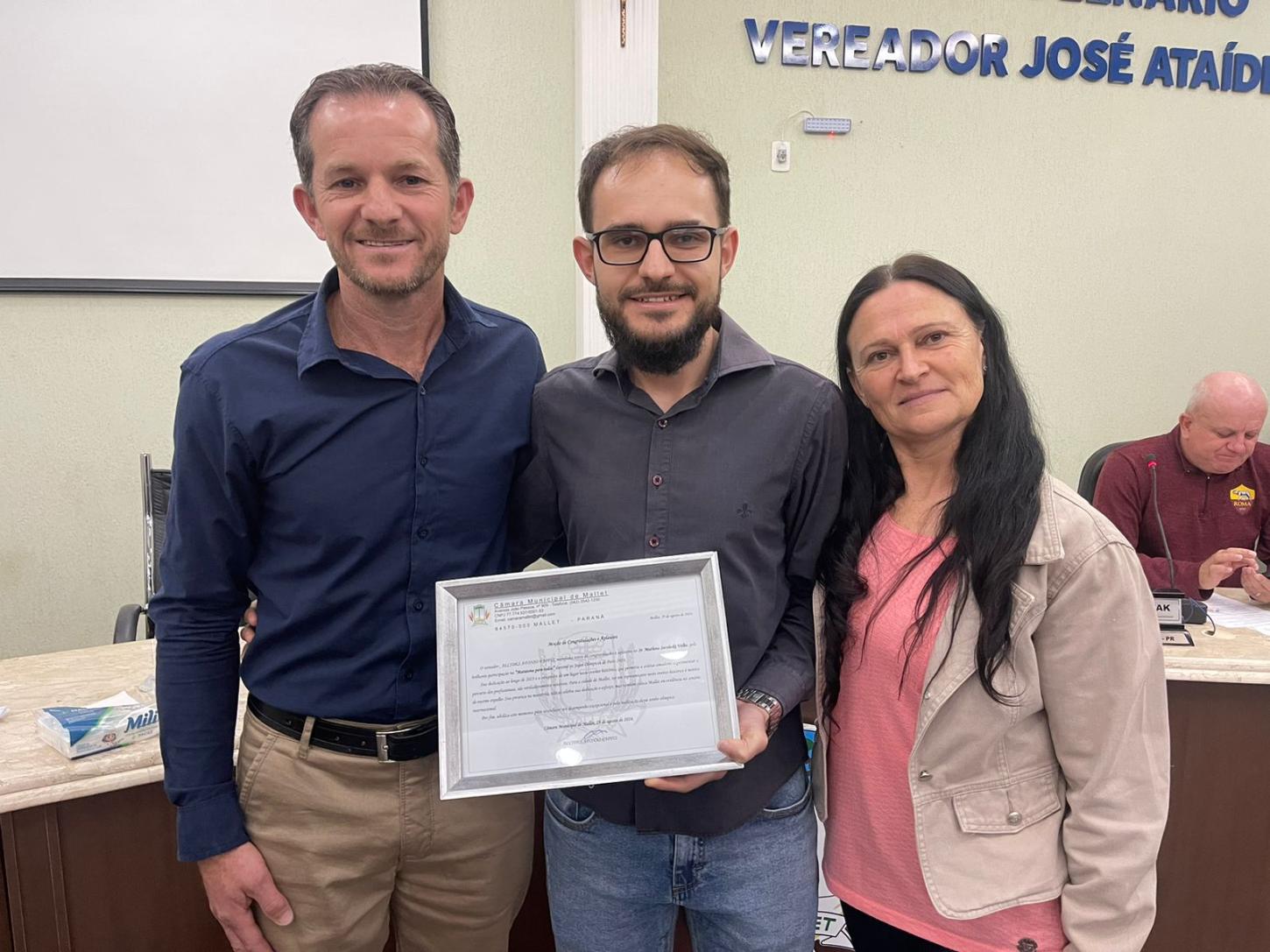 Matheus Velho, de Mallet, Recebe Homenagem na Câmara Após Participação em Maratona de Paris