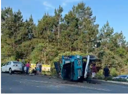 Grave acidente entre dois veículos em trevo de Rio Azul deixa feridos