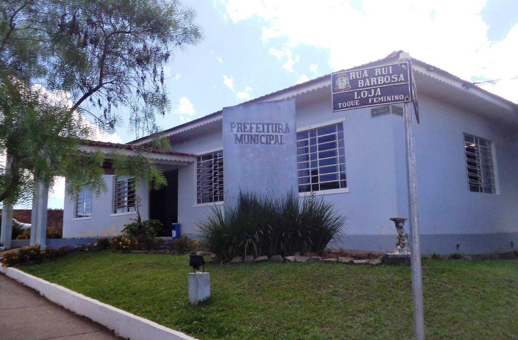 Justiça Derruba Liminar e Autoriza Jamil Pech a prosseguir com polêmico Leilão de Bens em Paulo Frontin. Entre os bens a serem vendidos tem três ônibus escolares