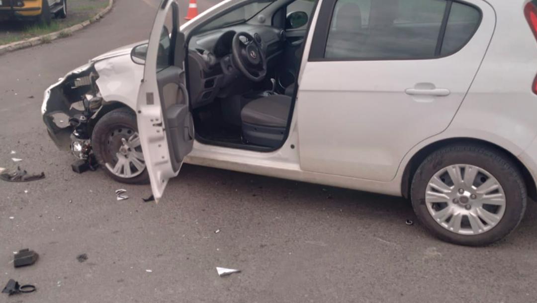 Jovem fica ferido em acidente entre carro e moto na BR-153, em Mallet