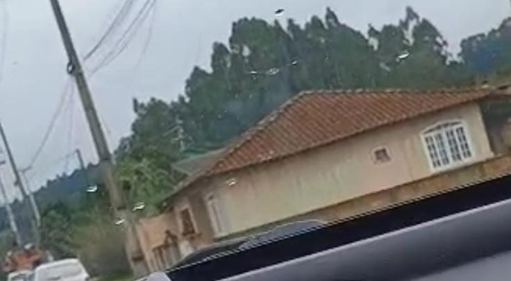 #Urgente - Polícia cumpre mandado de prisão em Paulo Frontin; segundo informações uma mulher foi presa por envolvimento em homicidio