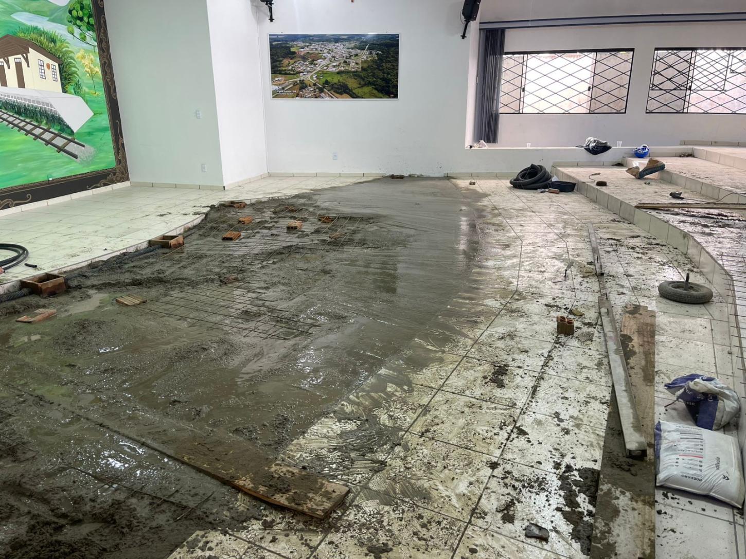 Câmara de Paulo Frontin reforma plenário durante recesso parlamentar para promover acessibilidade e modernização