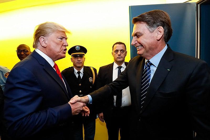 Trump Declara Guerra ao Pix: Ameaça Retaliações ao Brasil para Proteger Gigantes Americanas como Visa e Mastercard