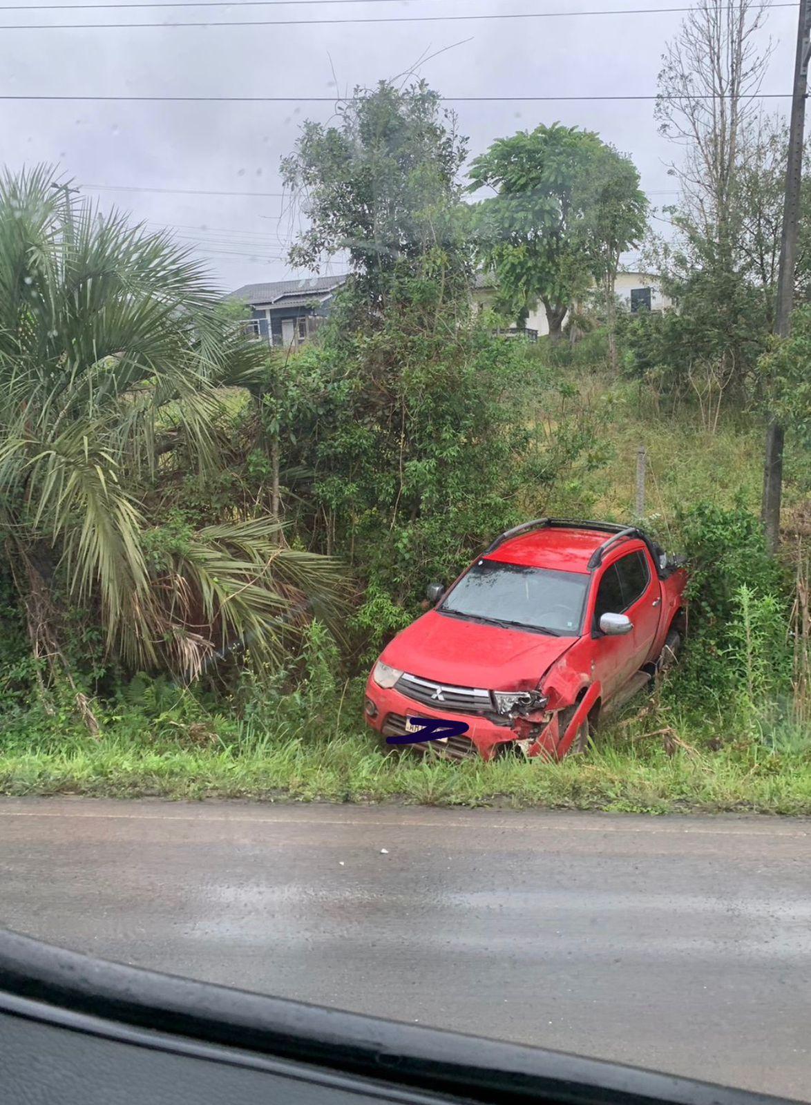 🚨 Saída de pista mobiliza atenção na BR-153 próximo ao trevo de Mallet