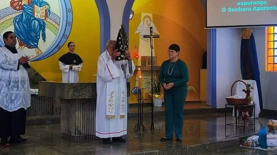 Silêncio na Igreja: Padre cai e morre logo após missa em homenagem à Nossa Senhora Aparecida