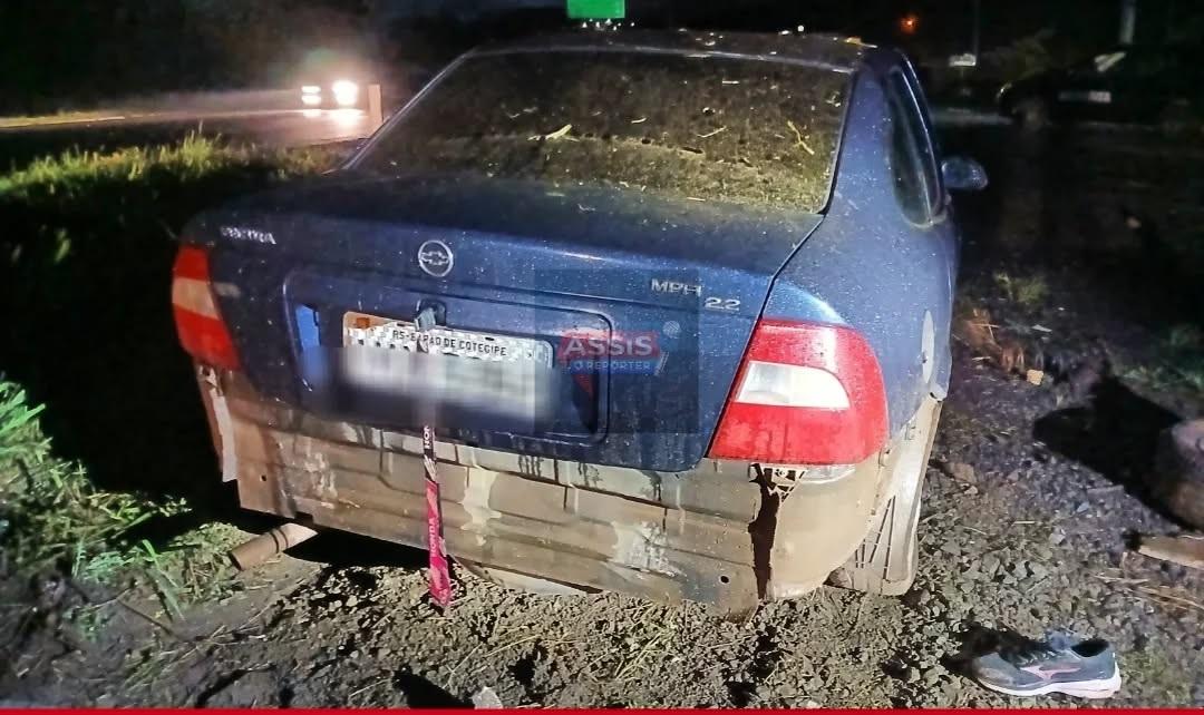 #Aconteceu agora pouco !Criminosos furtam igreja em Paulo Frontin, fogem pela BR-153 e acabam presos após acidente na BR153