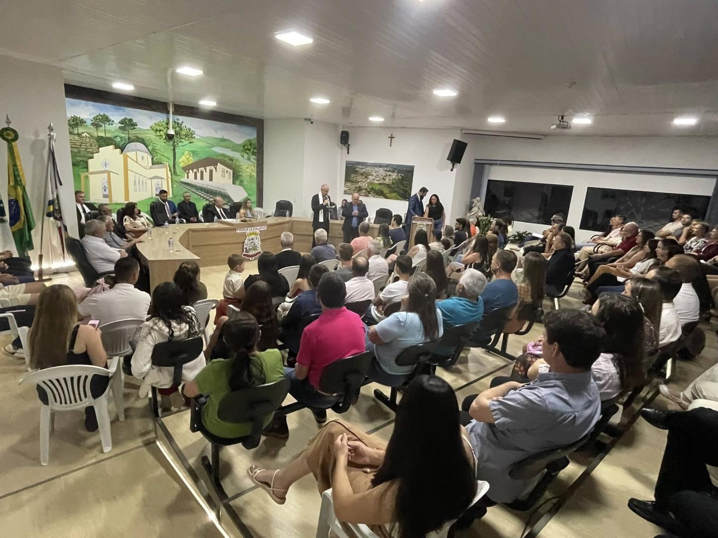 Câmara de Paulo Frontin inaugura Plenário “Helena Vieira de Lara Kogut” e entrega títulos de Cidadão Honorário aos padres José Levi Godoy e Alcione Zanin