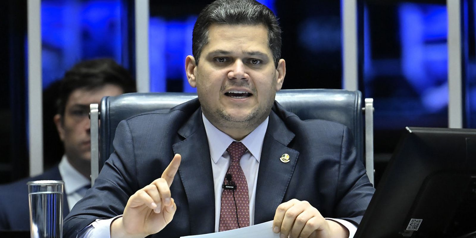 Alcolumbre define datas para votar o fim da escala 6x1 no Senado