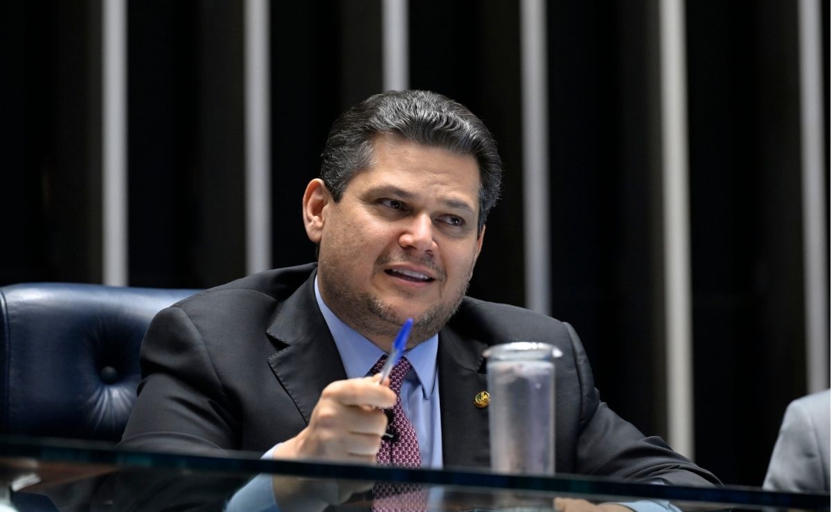 Davi Alcolumbre define votação da escala 6x1 no Senado