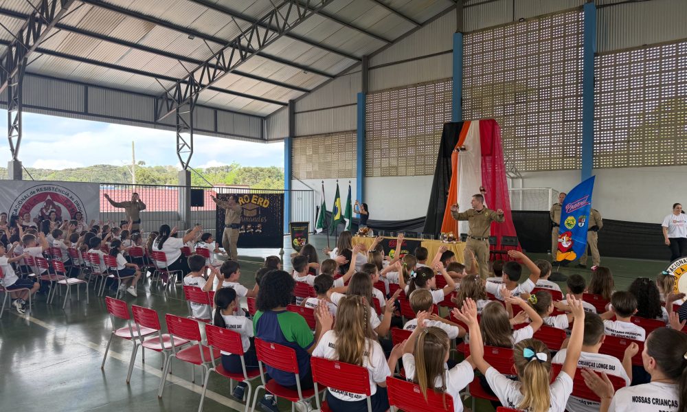 Alunos da Escola Municipal Professora Vanda Hessel celebram formatura do PROERD KIDS