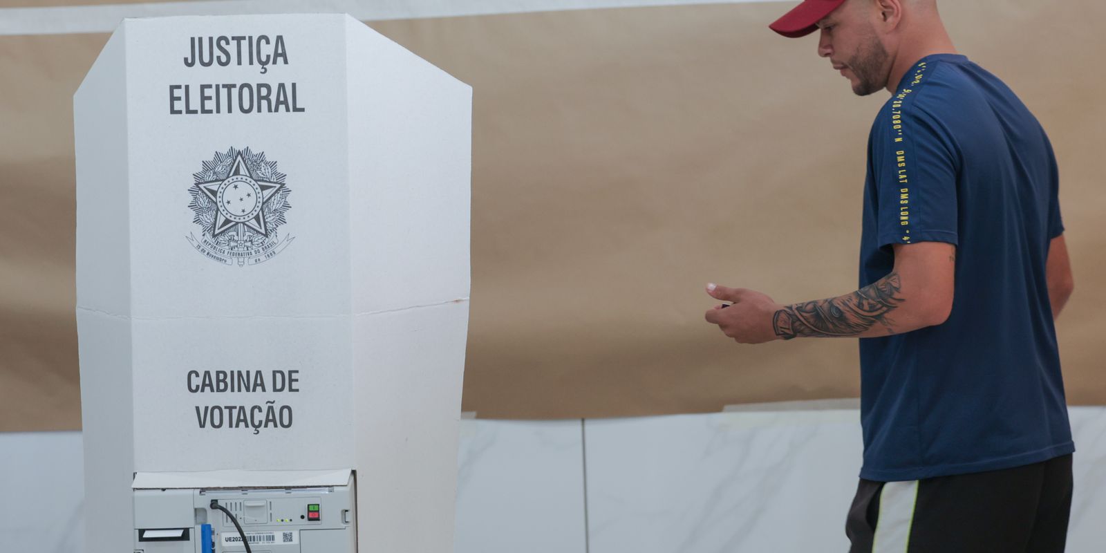 Como fazer sua colinha eleitoral para não errar o número na urna eletrônica