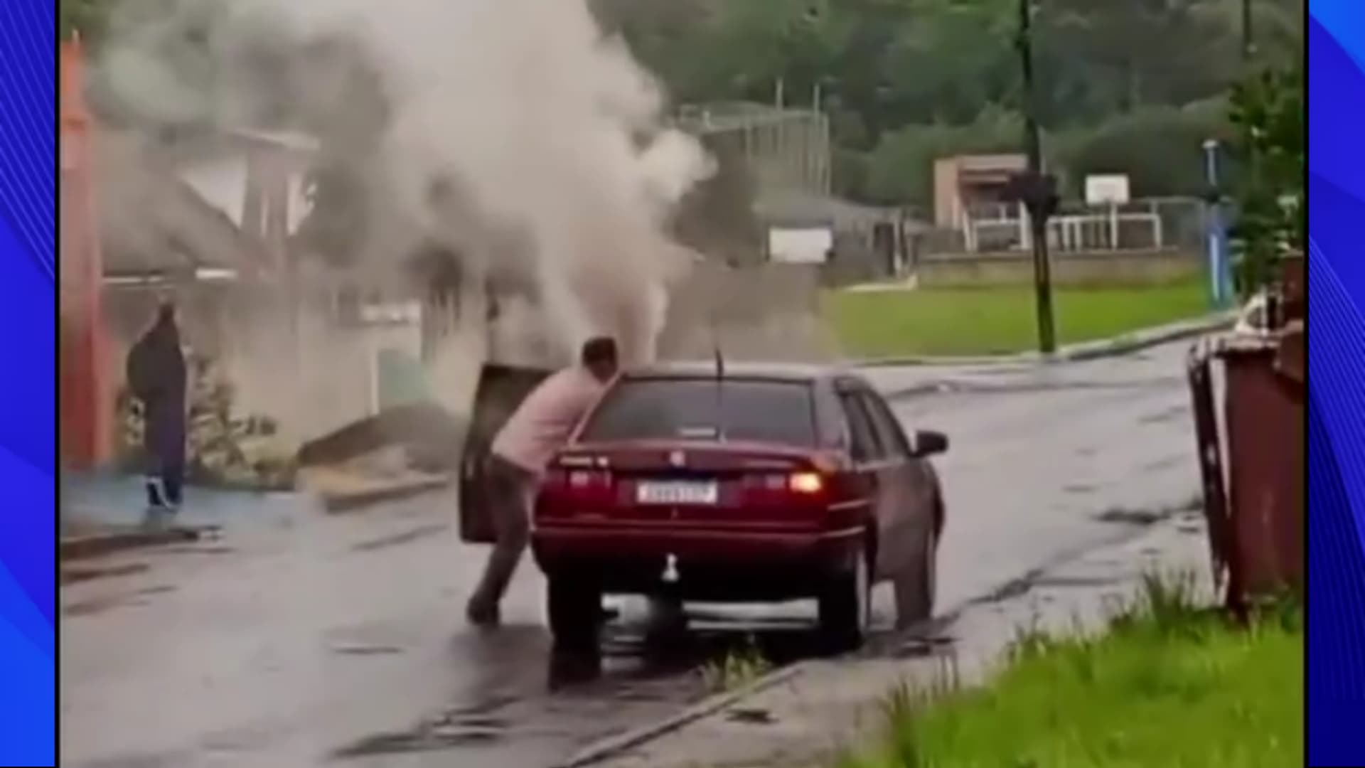 Carro pega fogo em Rebouças e mobiliza bombeiros