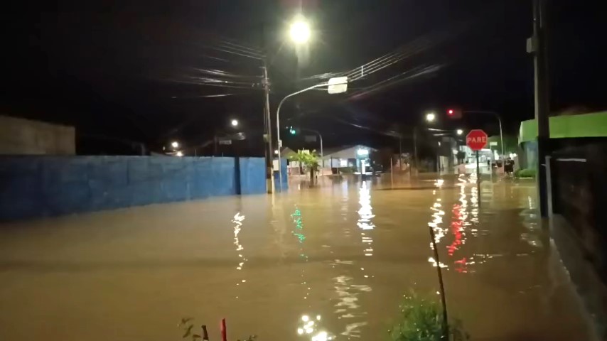 Chuvas e alagamentos afetam eleições em Rebouças e Rio Azul no Paraná