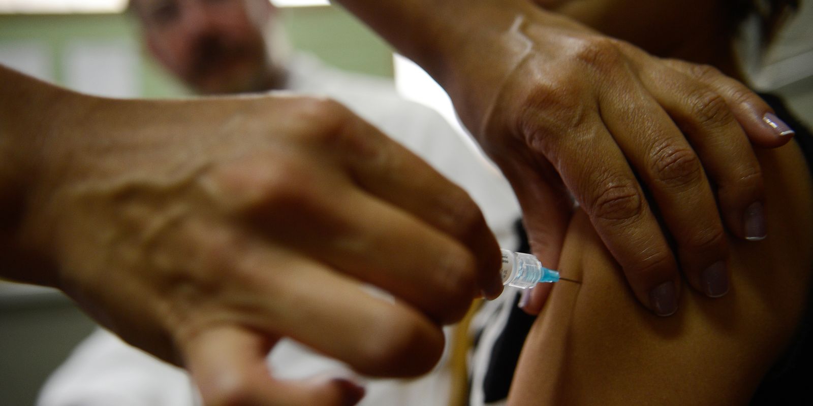 Consultas por lesões de colo do útero caem 78% com a vacina contra o HPV
