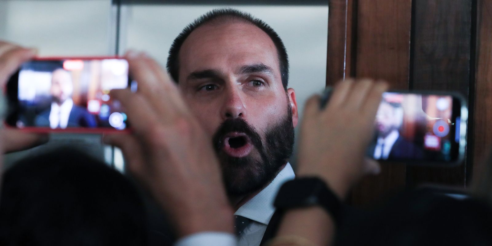 Eduardo Bolsonaro é incluído em cadastro de mandados de prisão pendentes