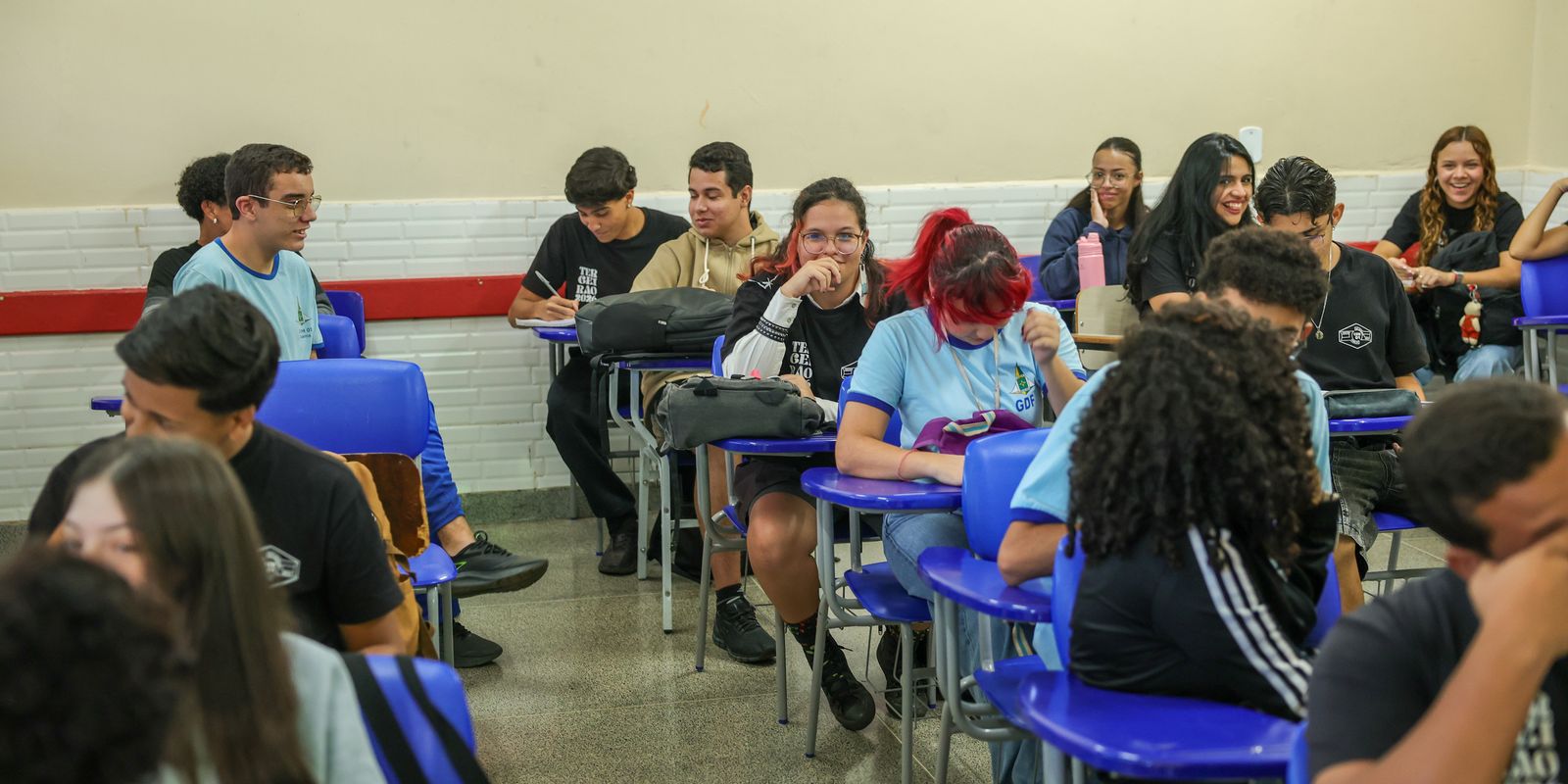 Estudantes ajustam rotina na reta final do Enem que ocorre em um mês