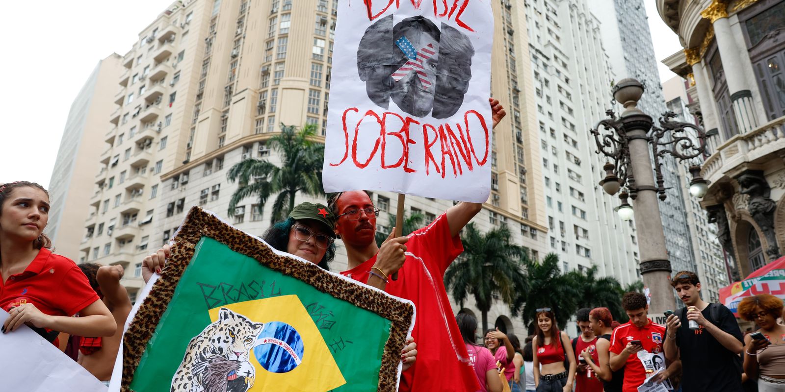 Ato de estudantes no Rio apoia Lula no segundo turno das eleições 2026