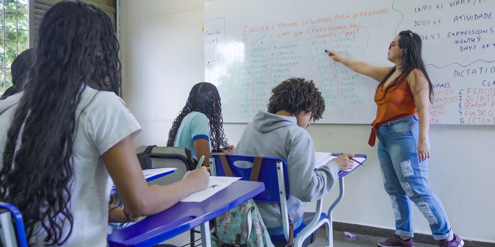 Propostas para a educação: Flávio defende escolas militares e Lula amplia rede