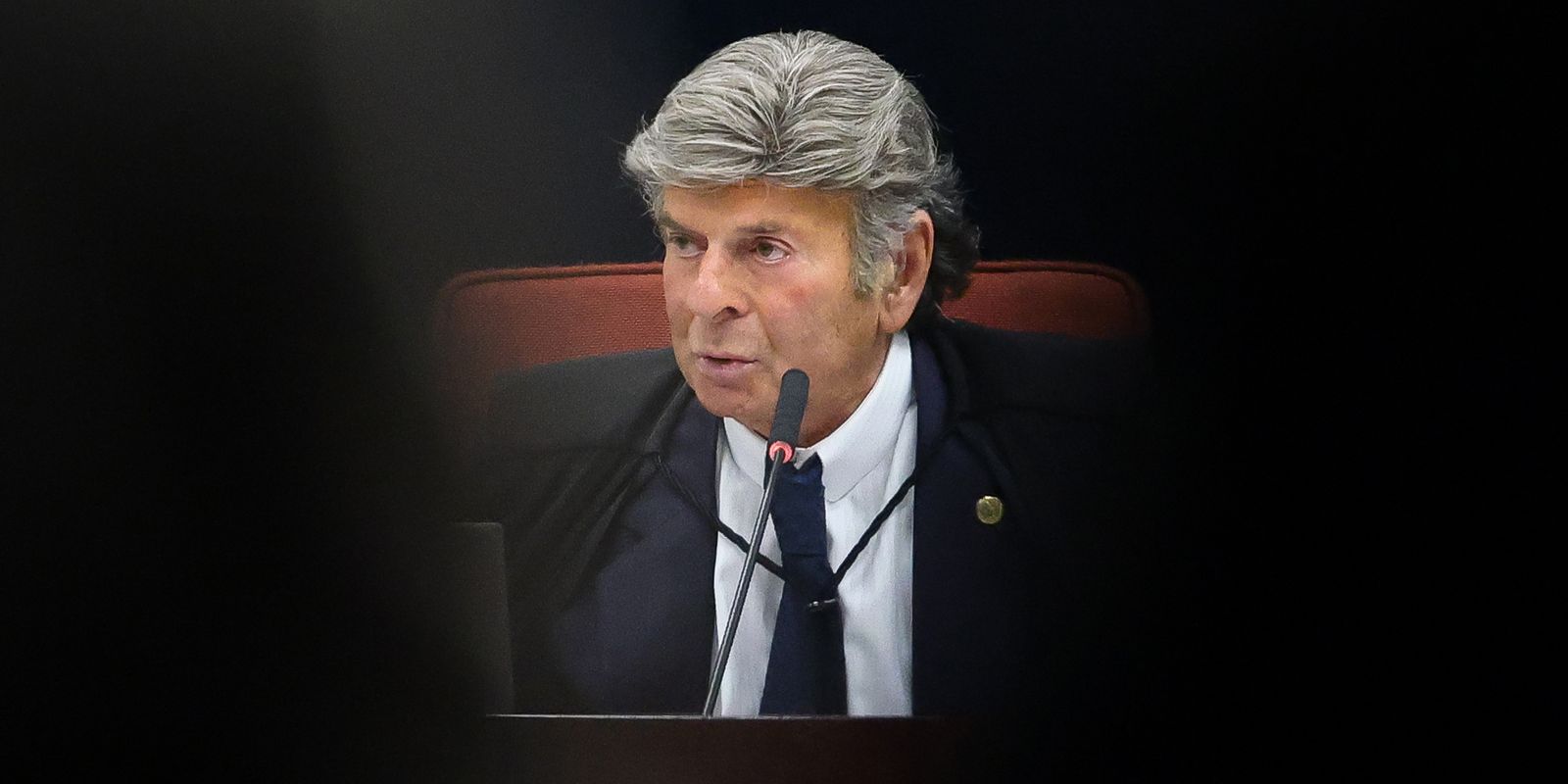 Luiz Fux solicita acesso a investigações contra Jair Bolsonaro no STF