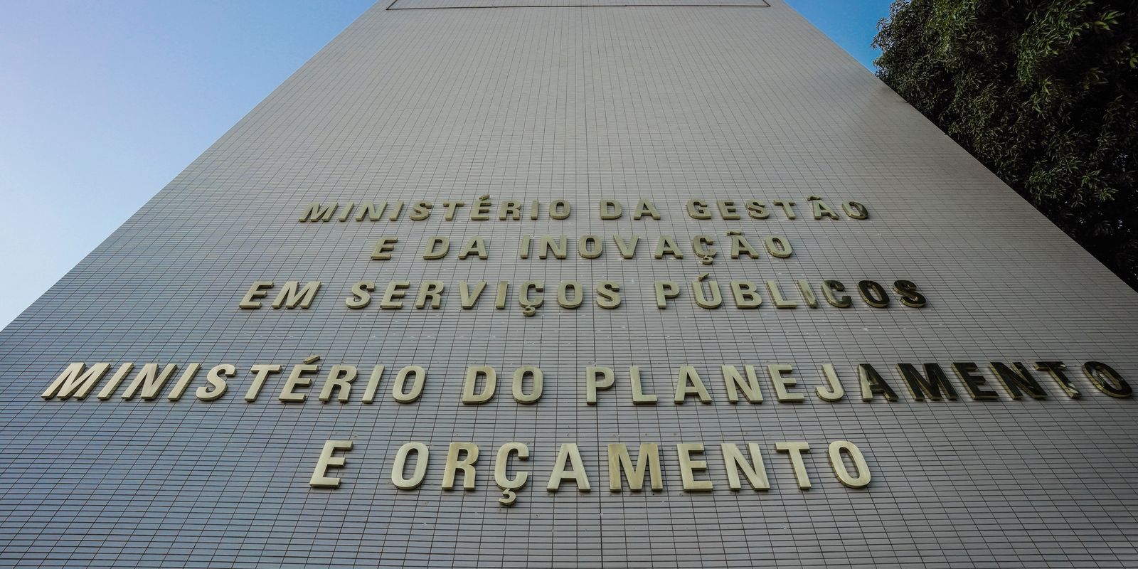 Governo libera crédito suplementar de R$ 5,2 bilhões para assistência social