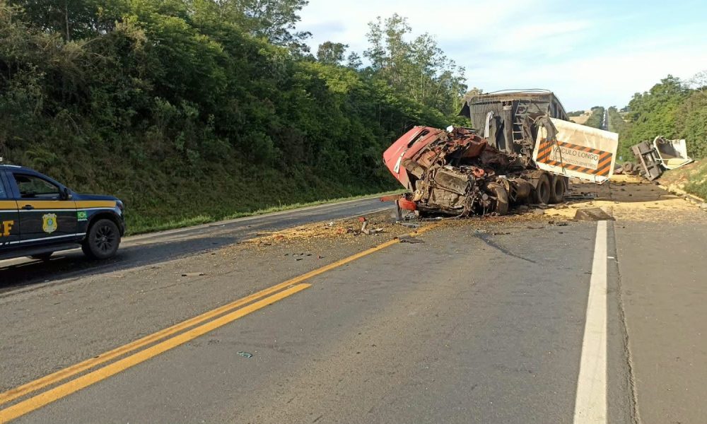 Acidente entre caminhões na BR-277 deixa um morto em Palmeira