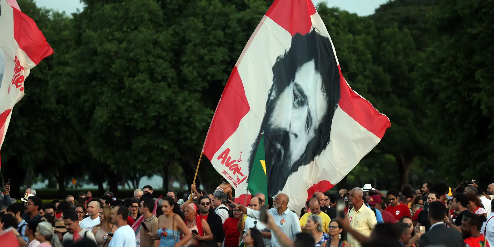 Eleitores idosos se emocionam no aniversário de Lula no Alvorada