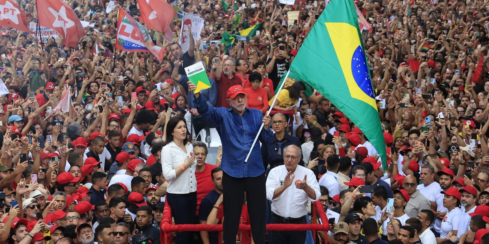 Lula reeleito presidente do Brasil em disputa histórica no segundo turno