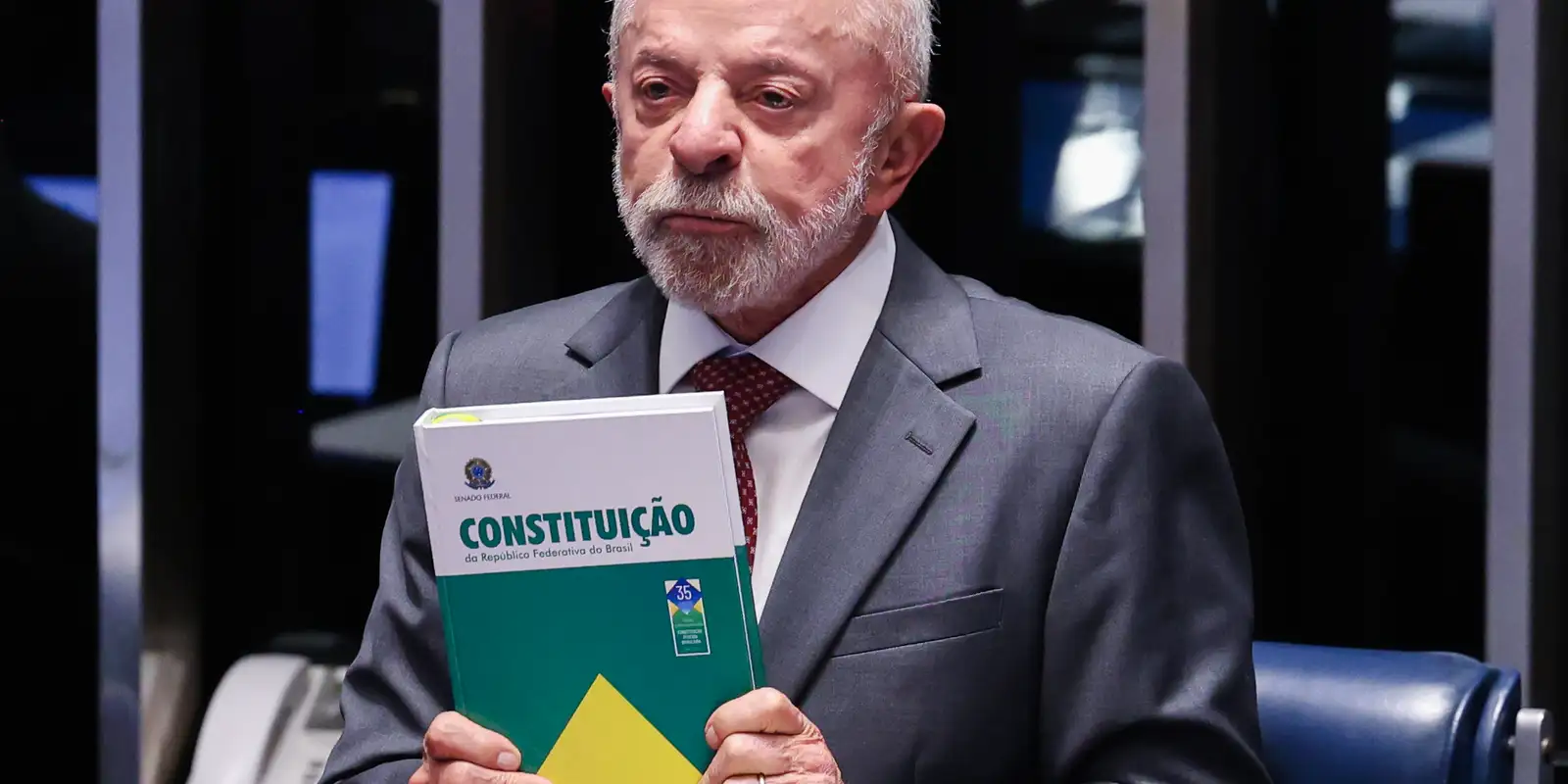 Lula celebra fim da escala 6x1 durante atos de campanha em Minas Gerais