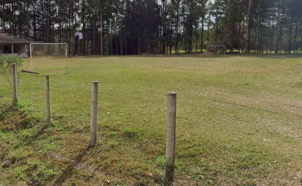 Menina de 3 anos morre após queda de trave de futebol no Paraná