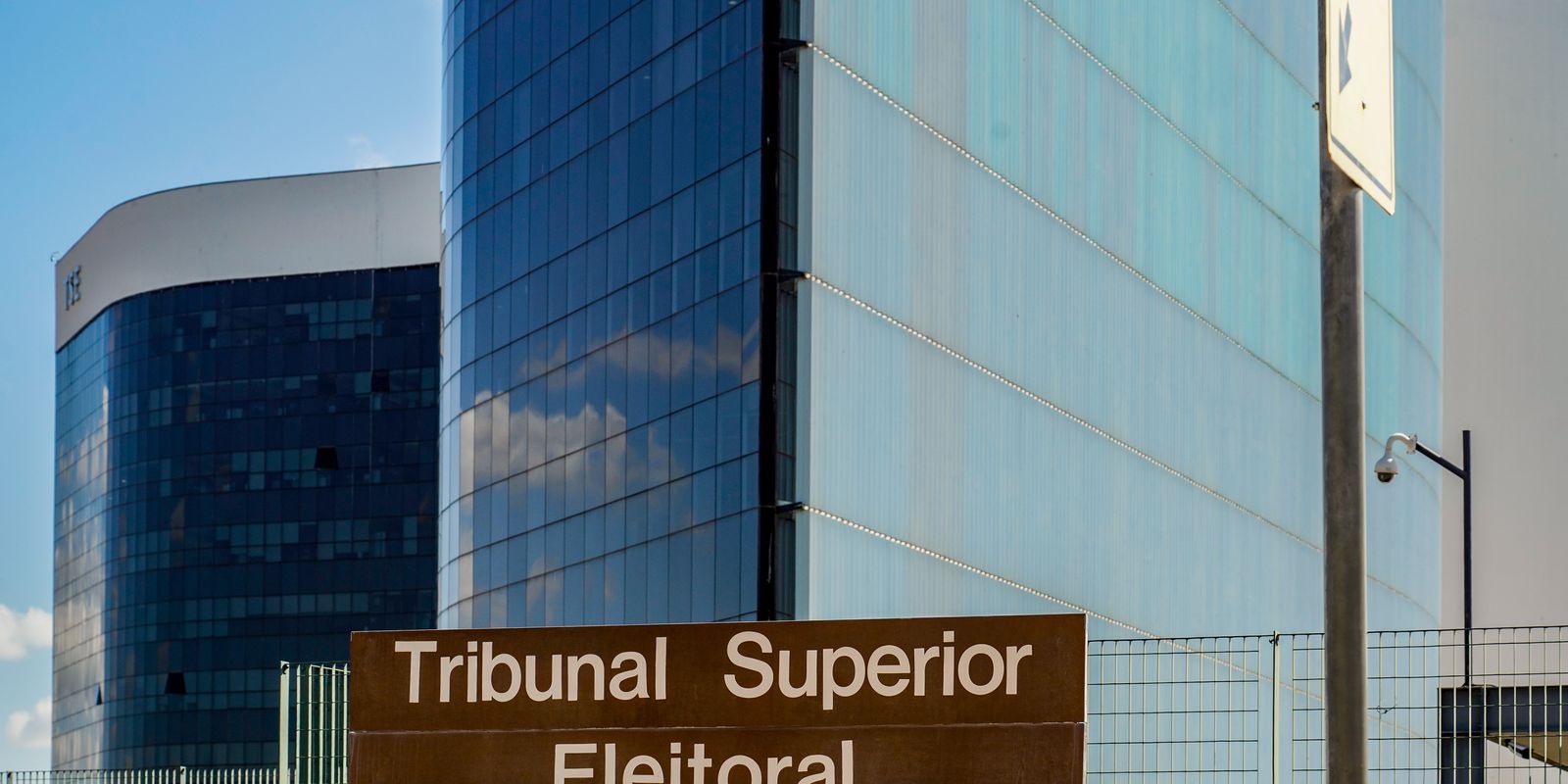 Nova decisão do TSE impede a suspensão do canal Exército do Lula