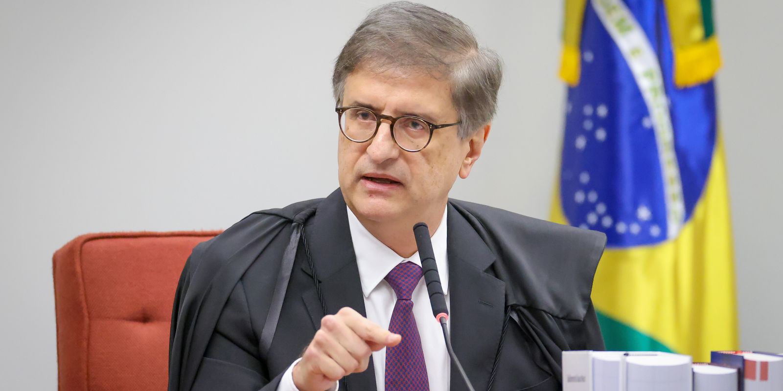 PGR descarta crime de André Mendonça em pedido de apuração contra Moraes