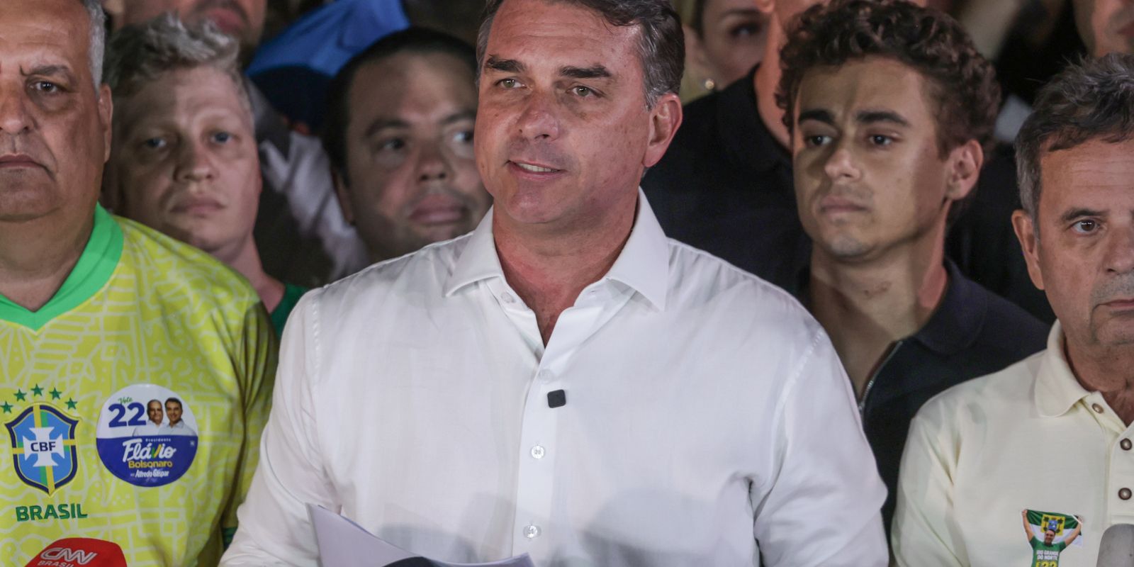PF confirma o cancelamento dos passaportes de Flávio Bolsonaro