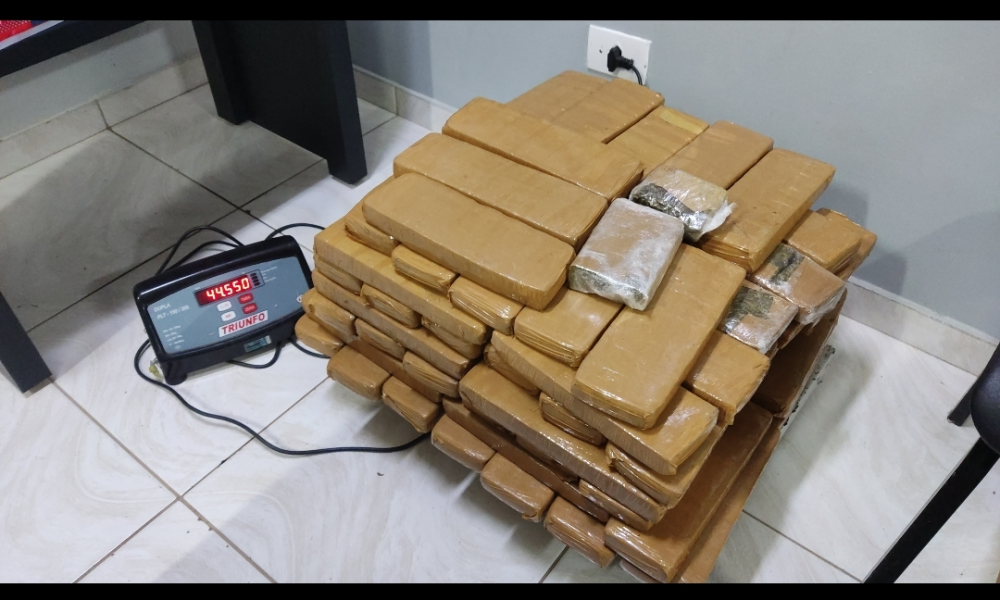 PRF realiza apreensão de drogas de quase 47 quilos na BR-277 em Guarapuava