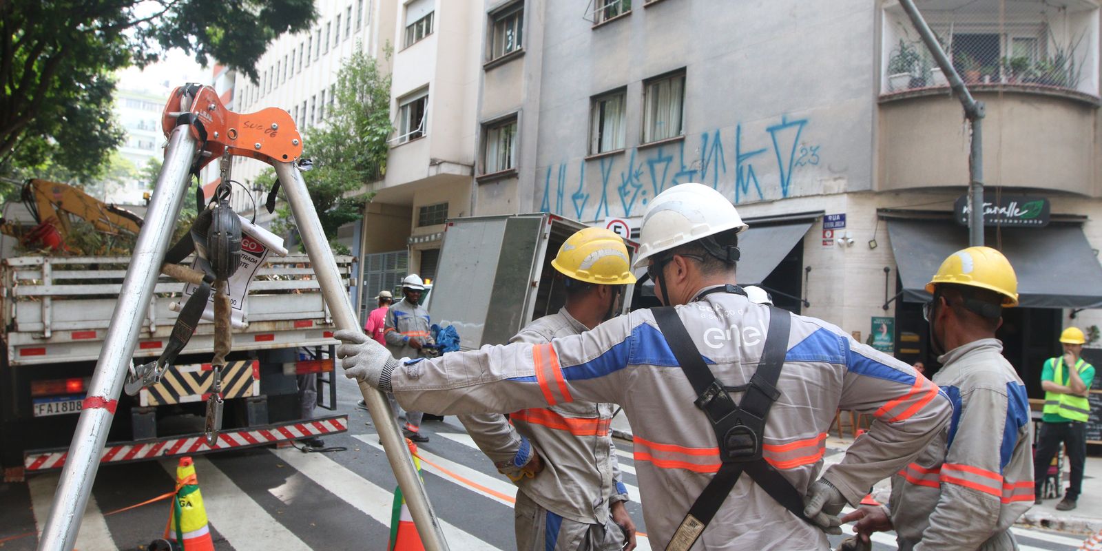 Procon aplica multa milionária à Enel por falhas no fornecimento de energia