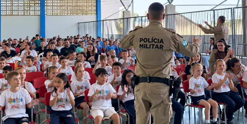 Formatura do PROERD Kids e ações do Dia das Crianças movimentam Rio Azul