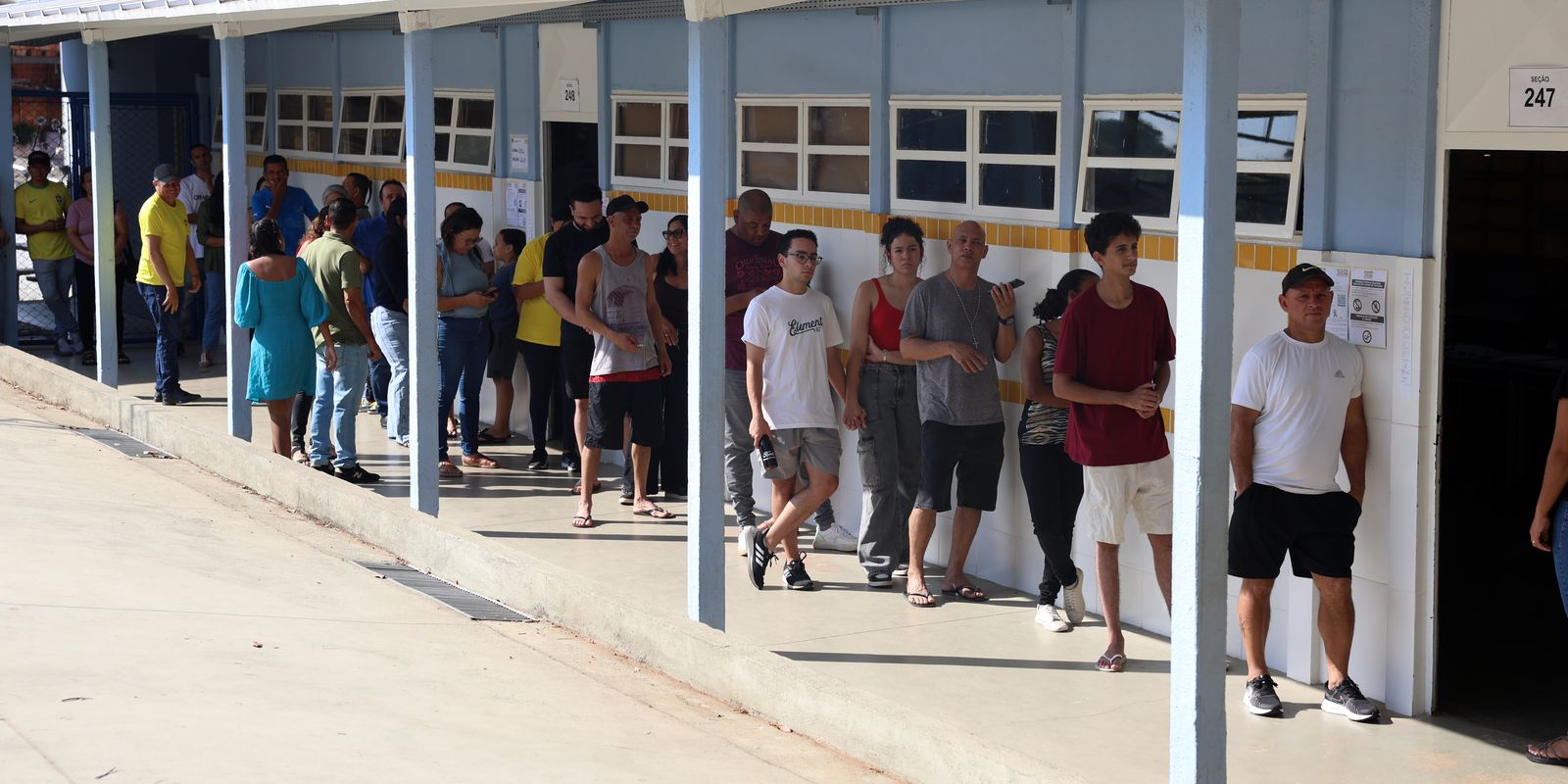 Cristiano Zanin determina ampliação do horário de votação até as 19h no Brasil