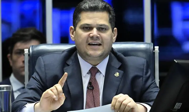 Alcolumbre define datas para votar o fim da escala 6x1 no Senado