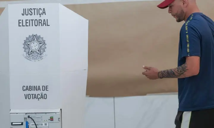 Como fazer sua colinha eleitoral para não errar o número na urna eletrônica