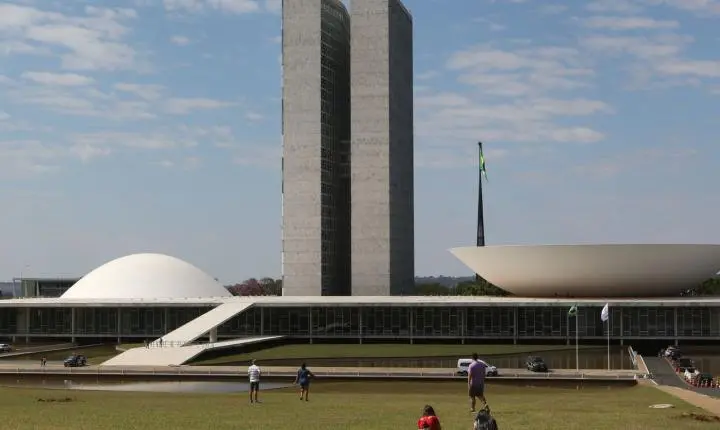 Calendário especial no Senado pode acelerar votação da PEC do fim da escala 6x1