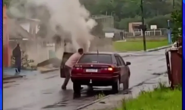 Carro pega fogo em Rebouças e mobiliza bombeiros