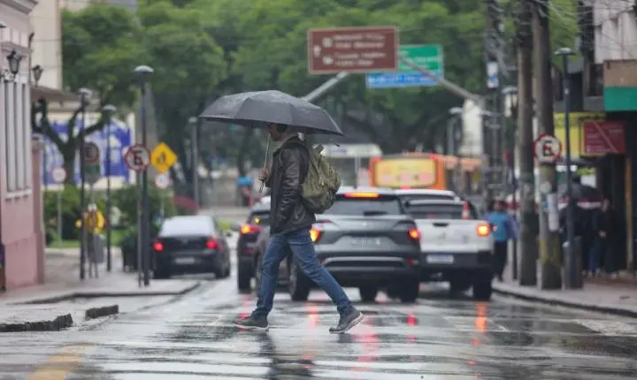 Chuva no Paraná supera média de outubro em 16 cidades após apenas 12 dias