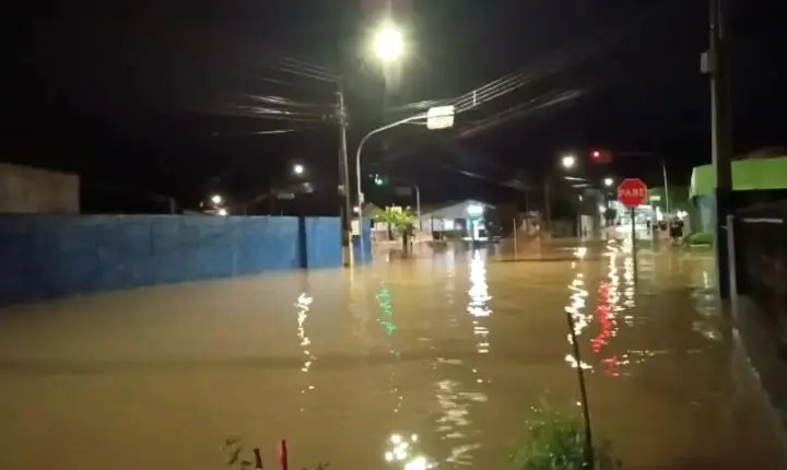 Chuvas e alagamentos afetam eleições em Rebouças e Rio Azul no Paraná