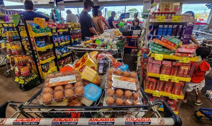 Consumo de alimentos cresce após proibição das bets no Brasil, aponta Abras