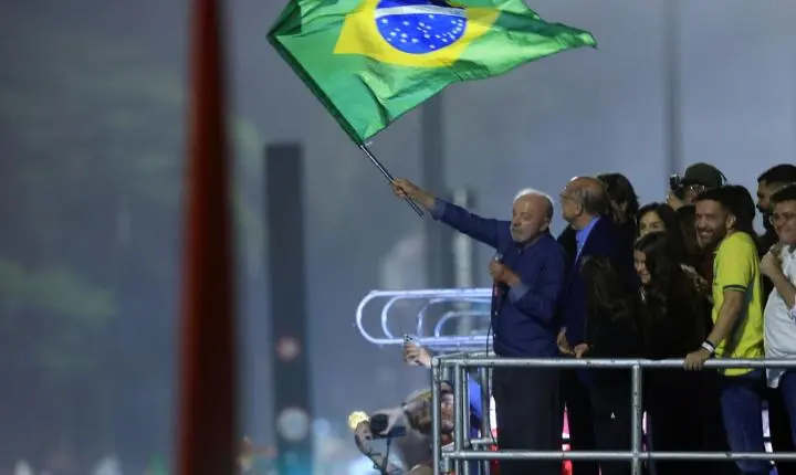 Luiz Inácio Lula da Silva celebra vitória na Avenida Paulista